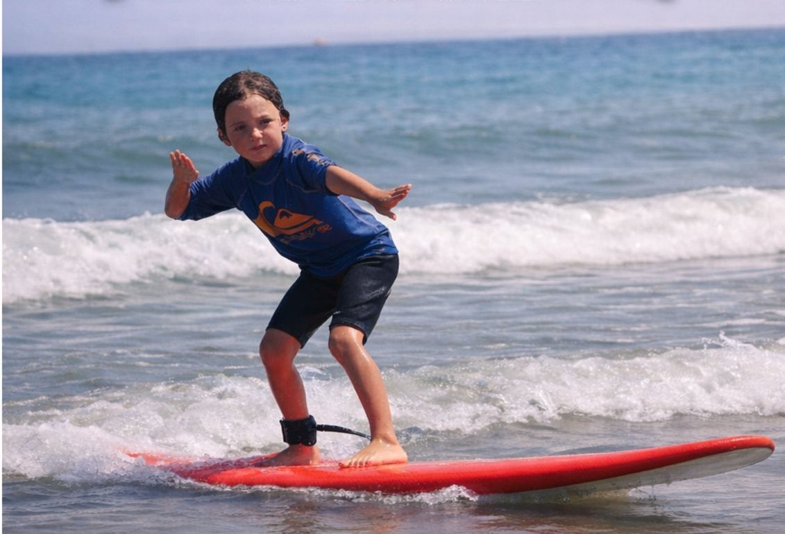 stage mini surfeur pendant les grandes vacances de juillet à aout